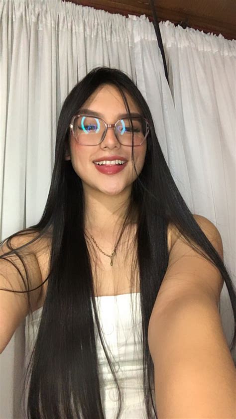 camibritoficial|Cami Brito ‍⬛ (@camibritoficial) .